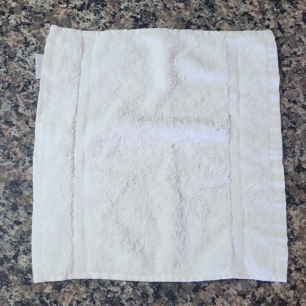 Lot Of 30 Washcloths 100% cotton thick white unbranded like new condition